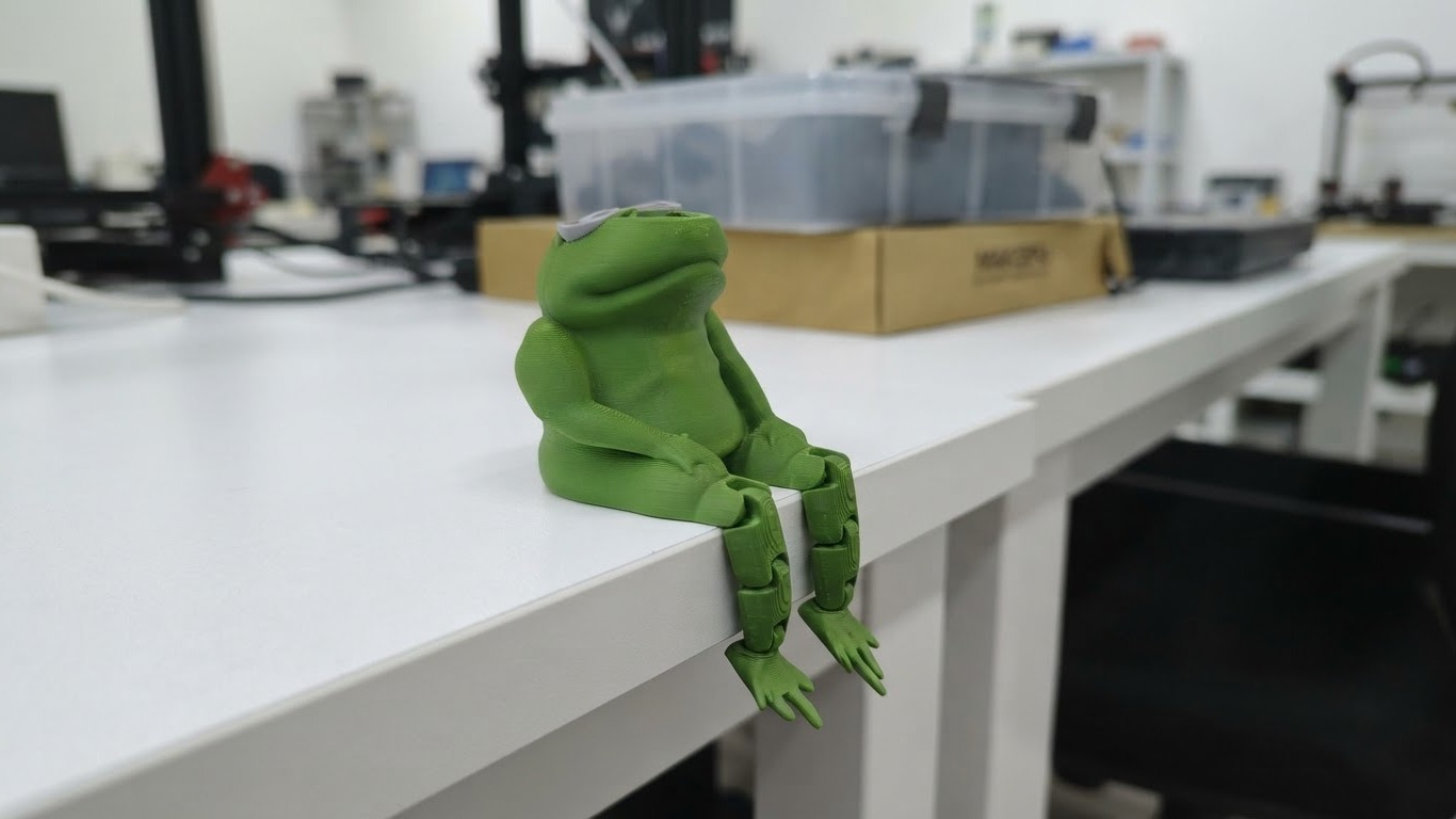 Frog Has No Worries: An Articulated Frog Figurine